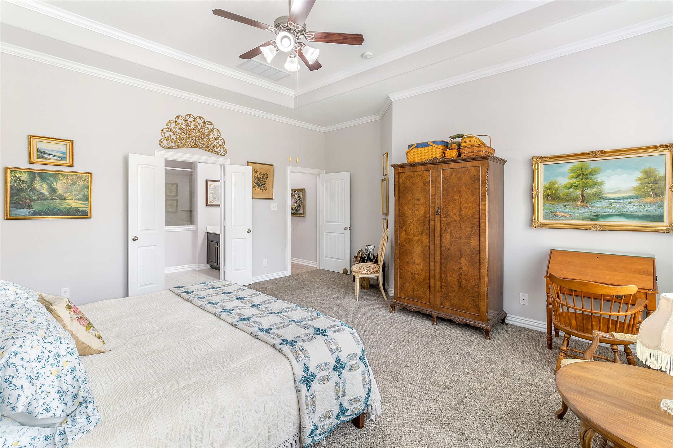 208 Woodside Court Clute, TX 77531 - Photo 36 of 38 a bedroom with a bed and a mirror