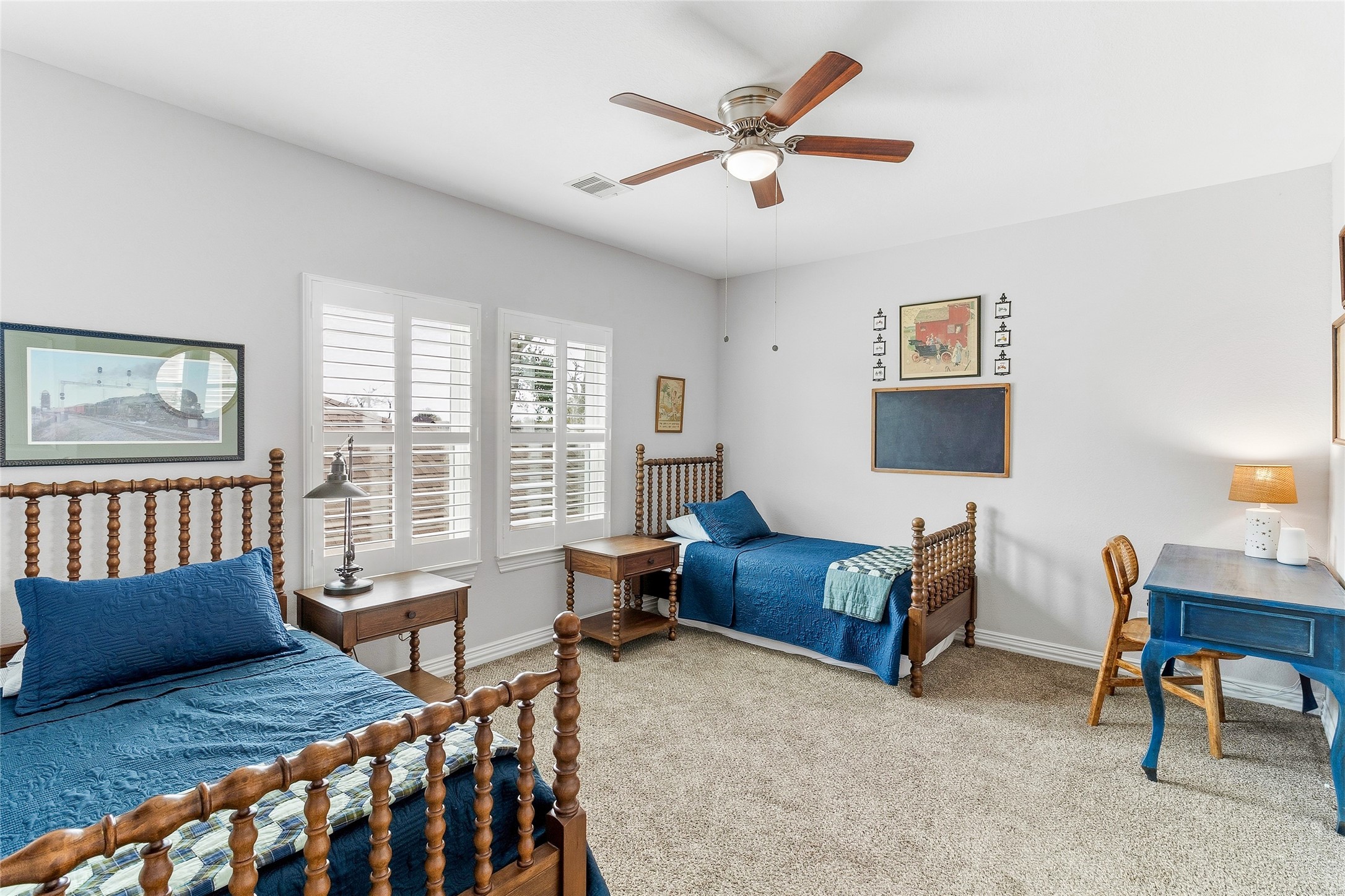 208 Woodside Court Clute, TX 77531 - Photo 20 of 38 a bedroom with furniture and a large window