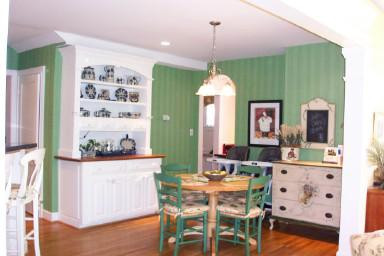 212 Chenault Road Lexington, KY 40502 - Photo 4 of 13 Great breakfast area with custom built-i