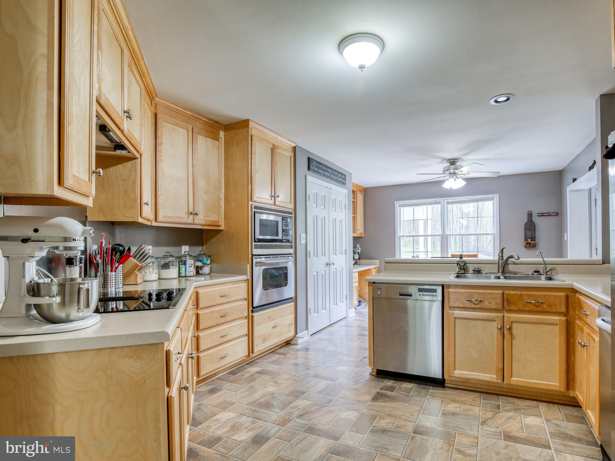 686 Cedar Grove Road Winchester, VA 22603 - Photo 8 of 72 All stainless steal appliances