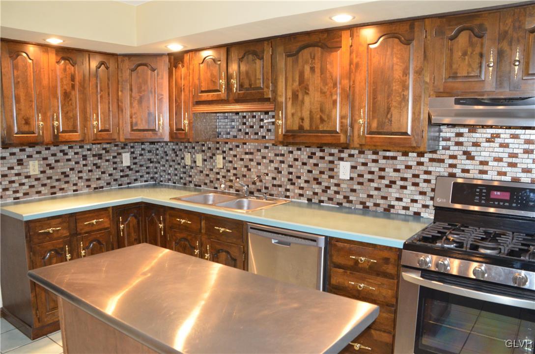 1388 Santee Mill Road Bethlehem, PA 18017 - Photo 8 of 40 Center island has s/s top. New dishwasher and gas