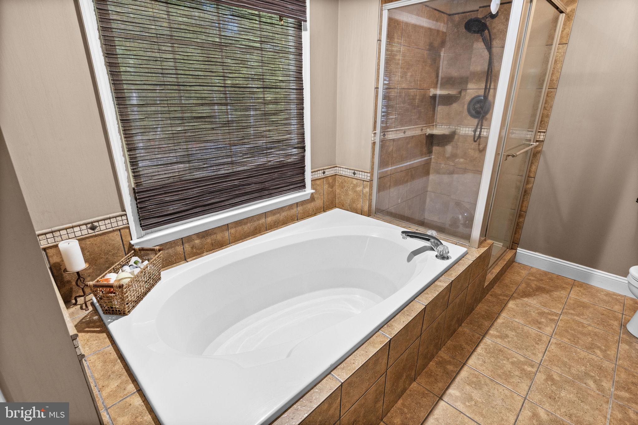 135 Old Cropps Mill Road Fredericksburg, VA 22406 - Photo 28 of 47 a bathroom with a bathtub