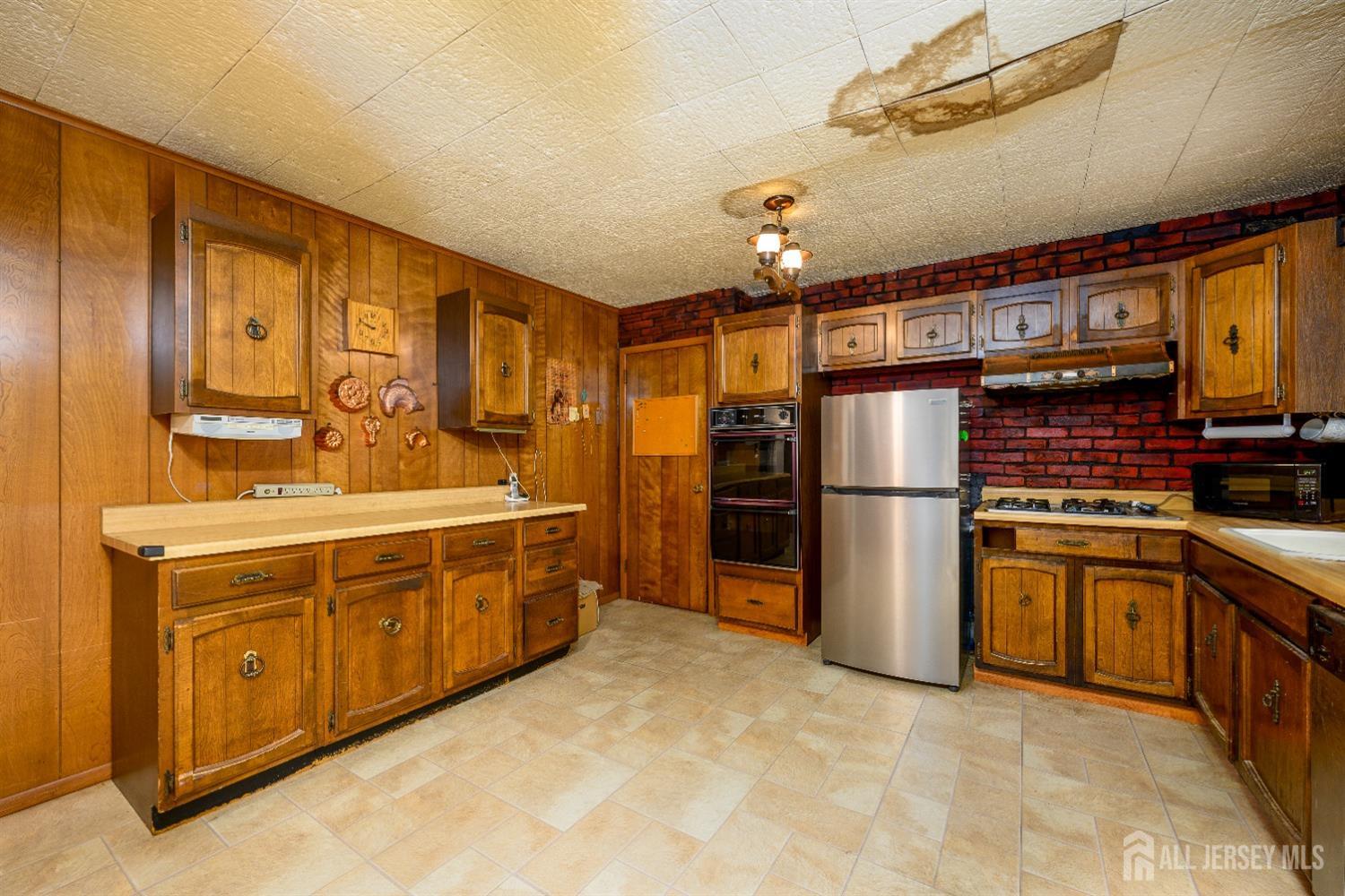 13 Brookside Road Edison, NJ 08817 - Photo 9 of 32 a kitchen with stainless steel appliances granite countertop a refrigerator and a stove top oven