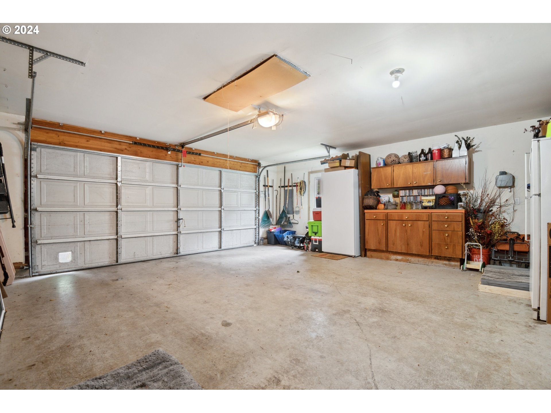 890 1st Falls View Road Stevenson, WA 98648 - Photo 29 of 43 a view of a garage