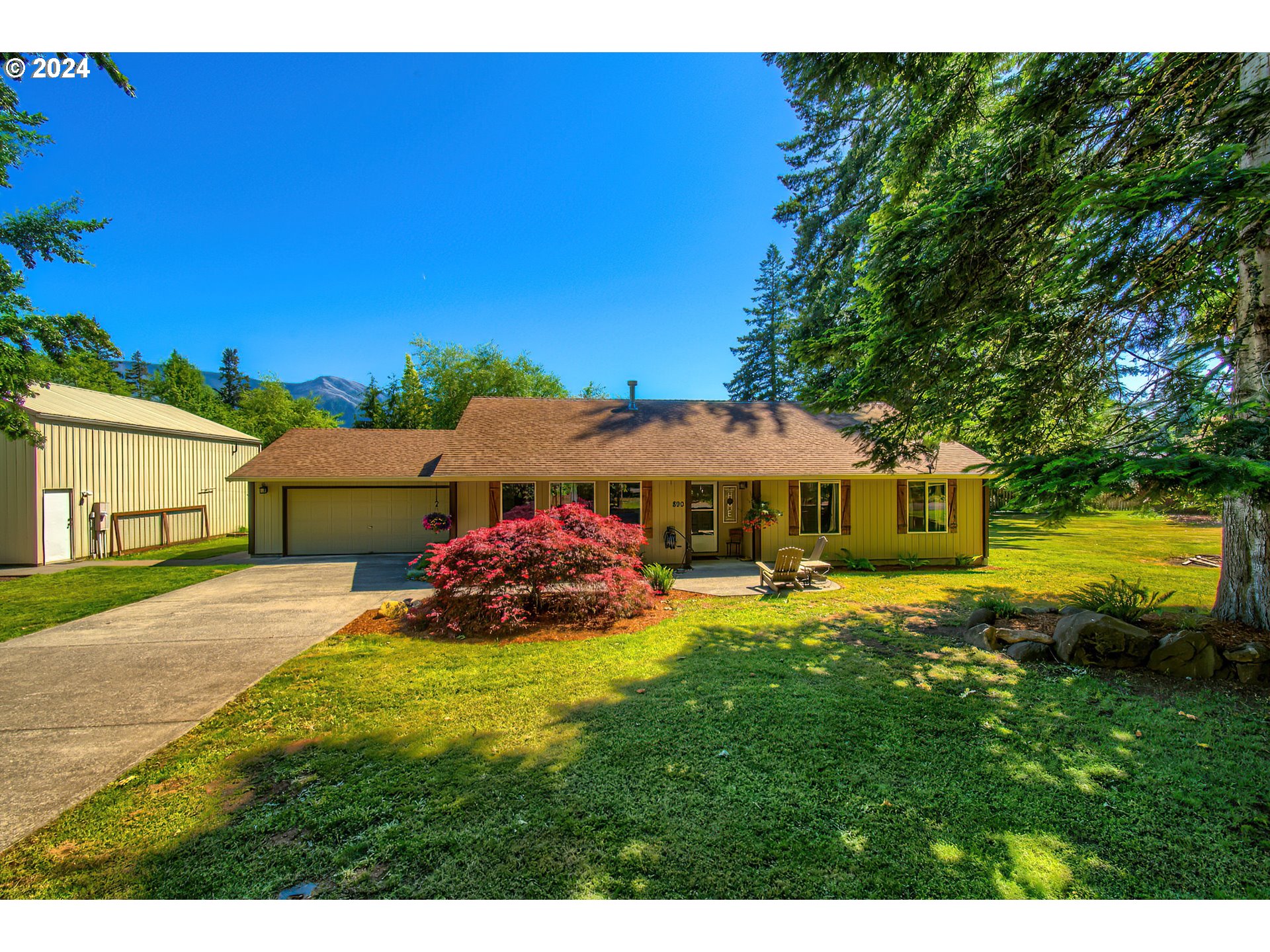 890 1st Falls View Road Stevenson, WA 98648 - Photo 3 of 43 a view of a house with a yard
