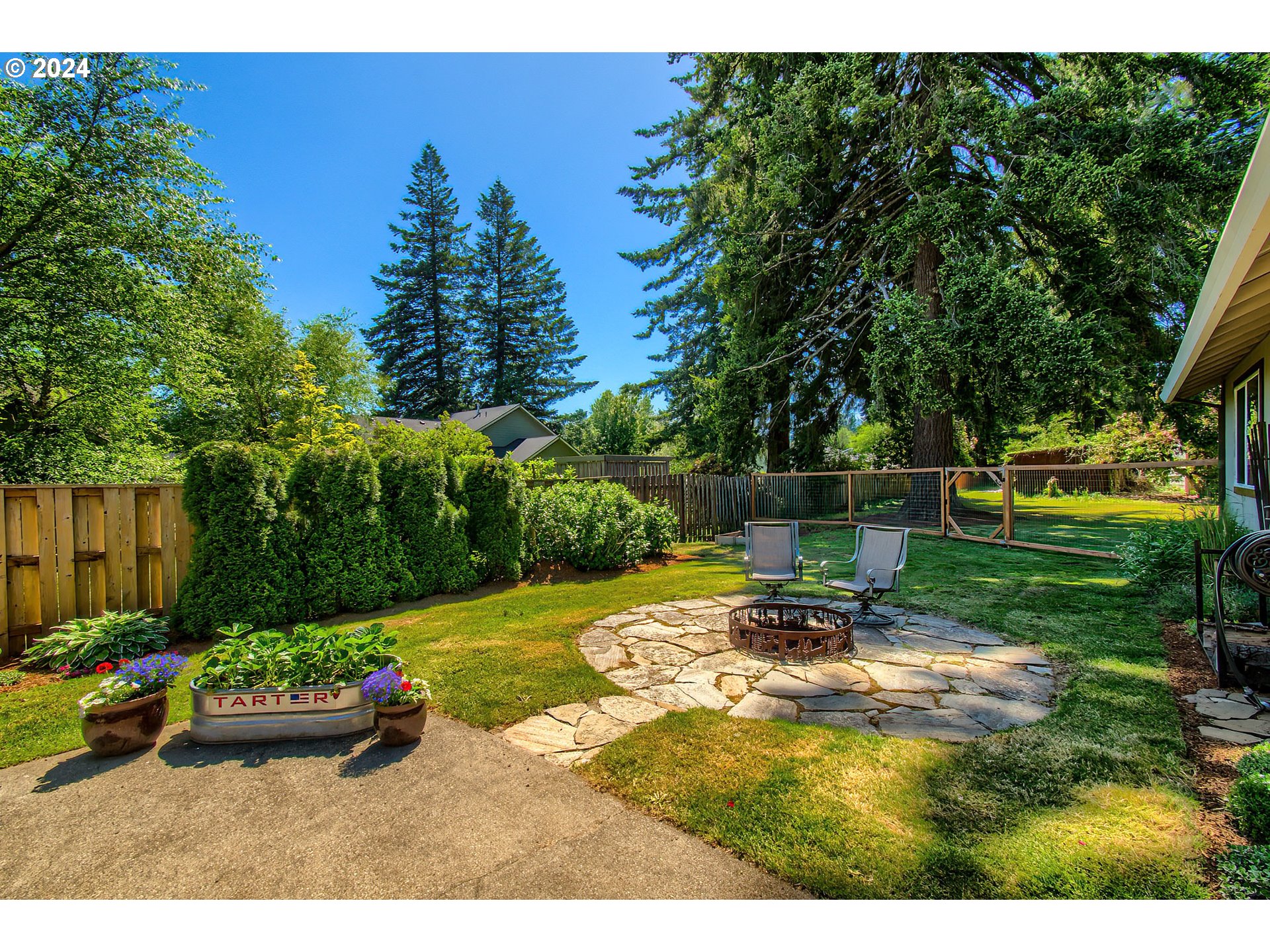 890 1st Falls View Road Stevenson, WA 98648 - Photo 32 of 43 a view of a backyard with sitting area