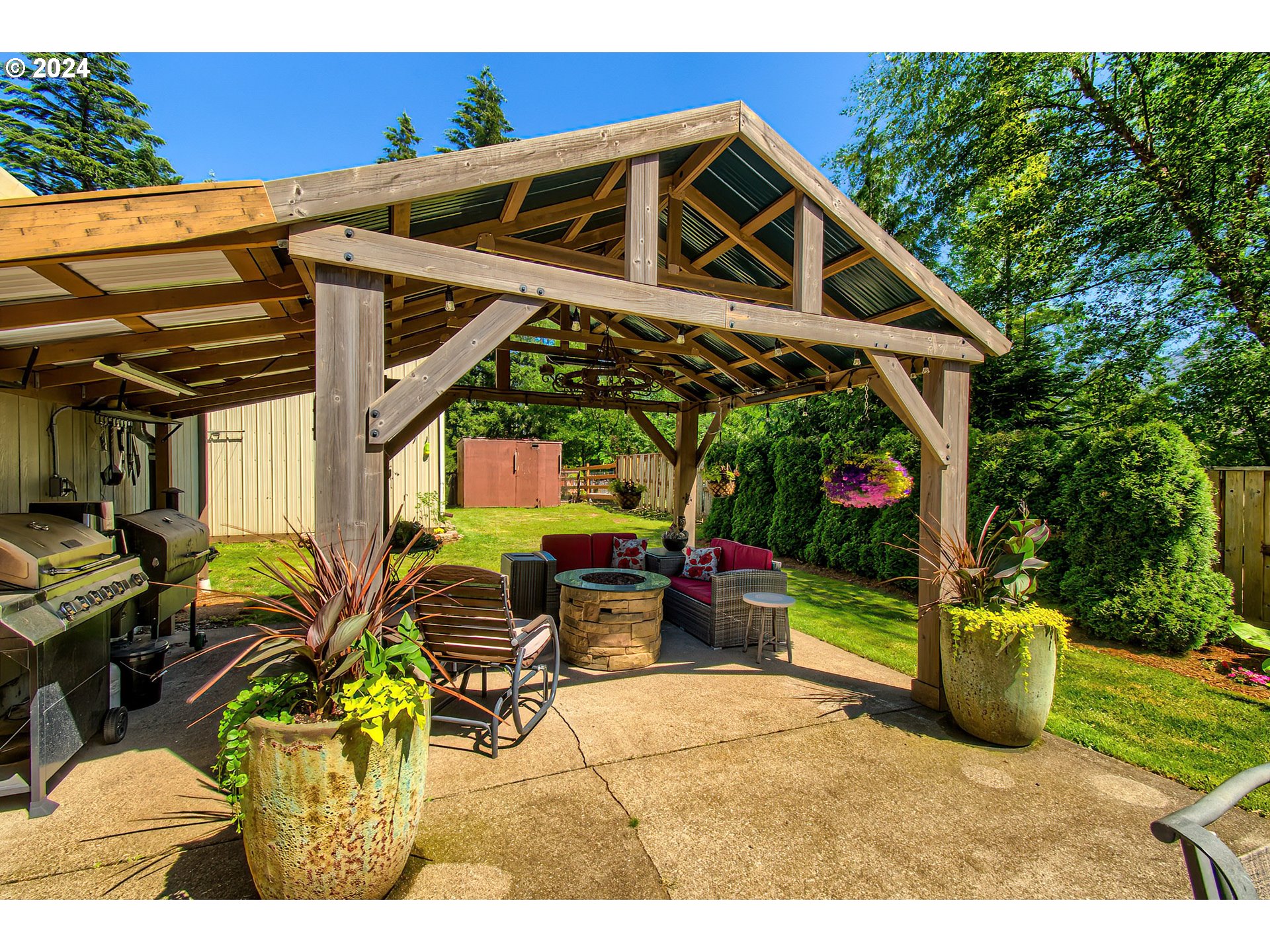 890 1st Falls View Road Stevenson, WA 98648 - Photo 34 of 43 a view of a house with sitting area and furniture