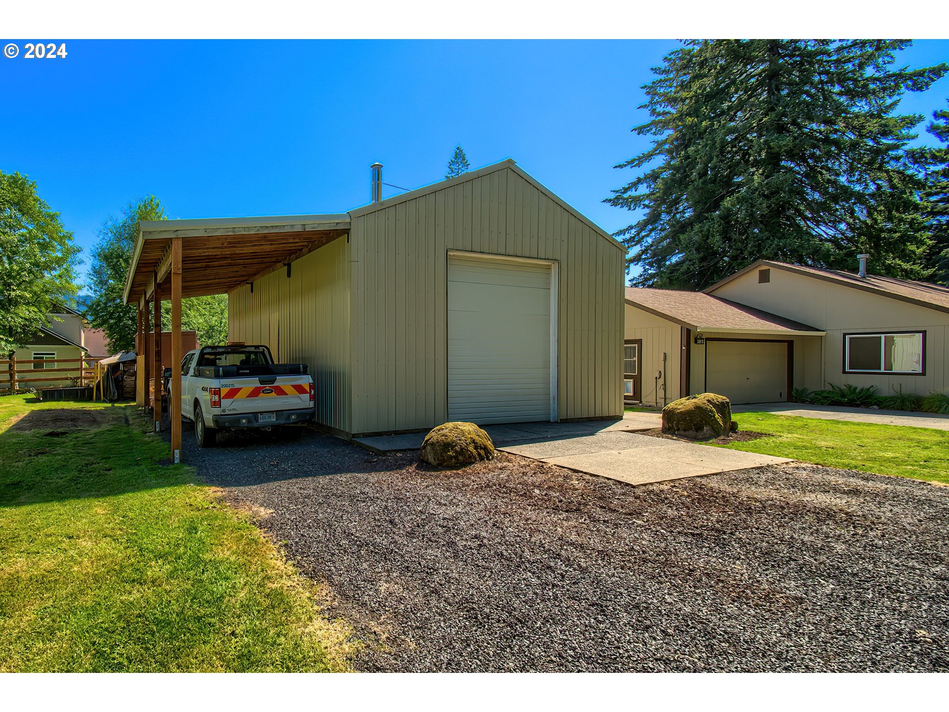 890 1st Falls View Road Stevenson, WA 98648 - Photo 36 of 43 a house view with a backyard space