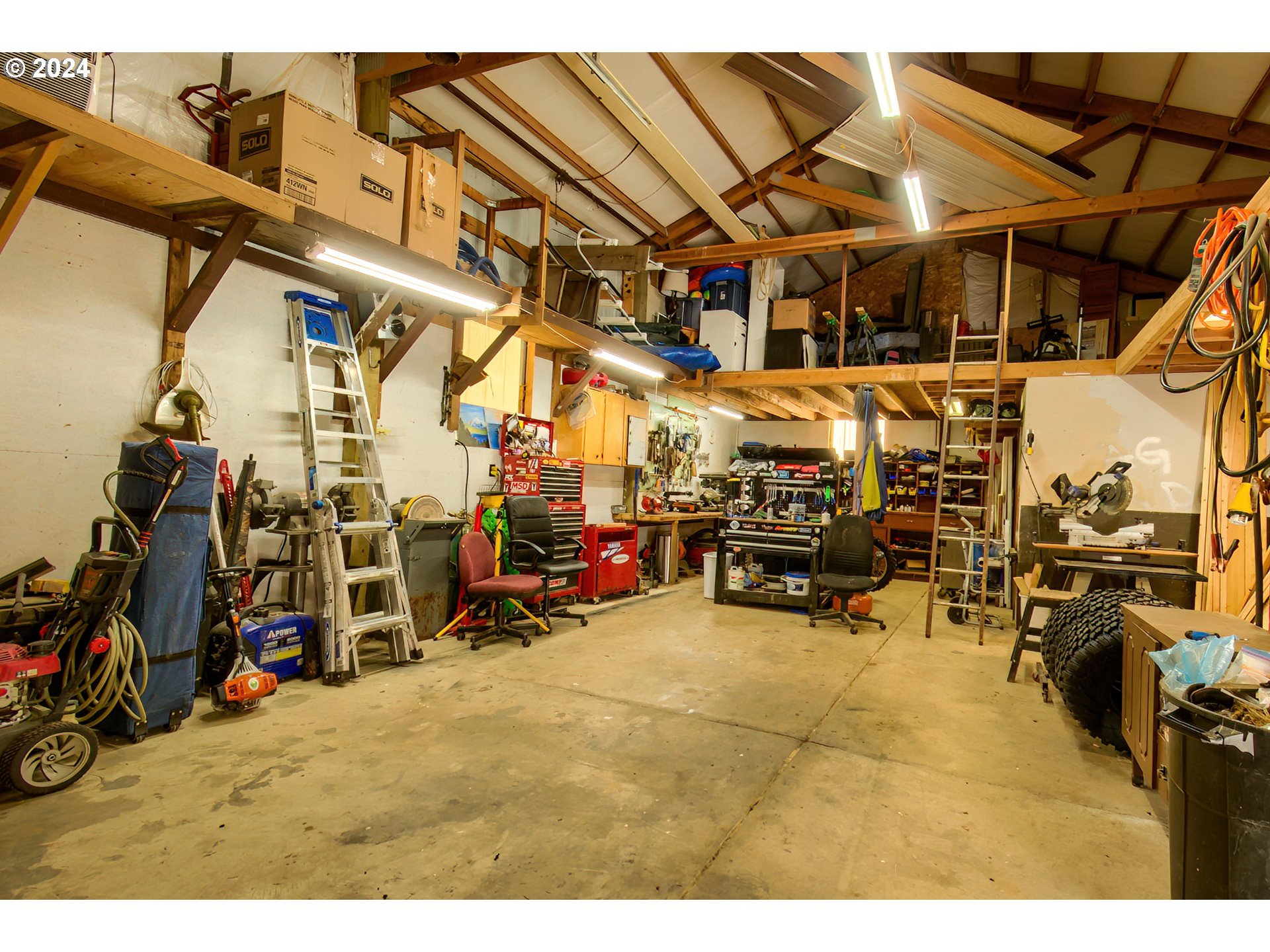 890 1st Falls View Road Stevenson, WA 98648 - Photo 38 of 43 a view of a garage with a bike and white house