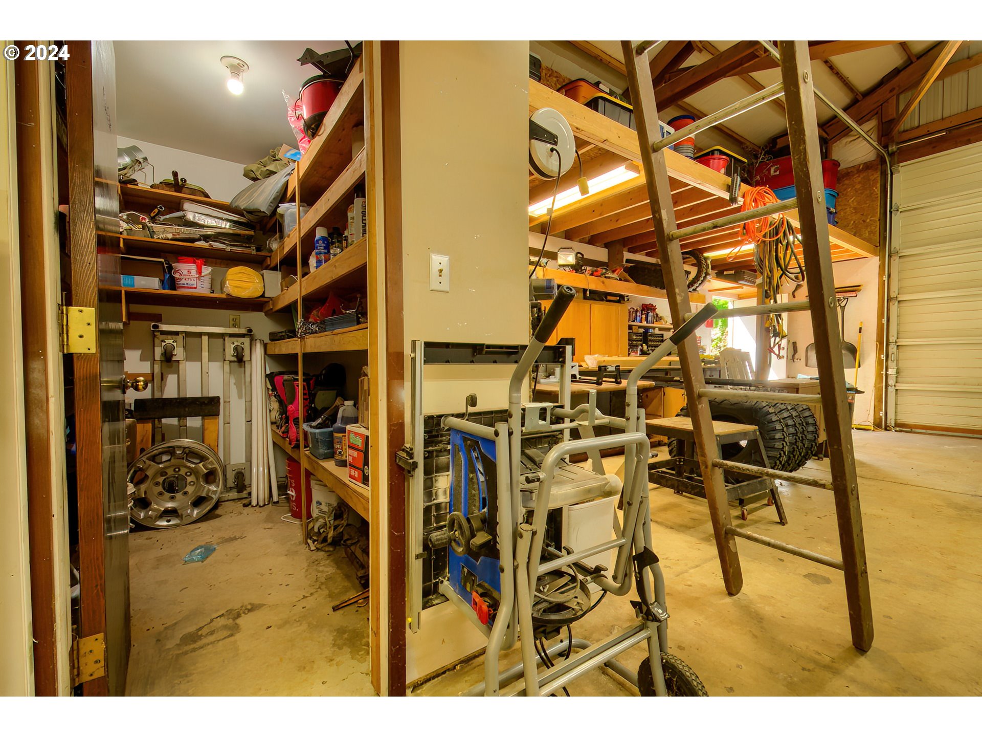 890 1st Falls View Road Stevenson, WA 98648 - Photo 40 of 43 a view of a room with gym equipment