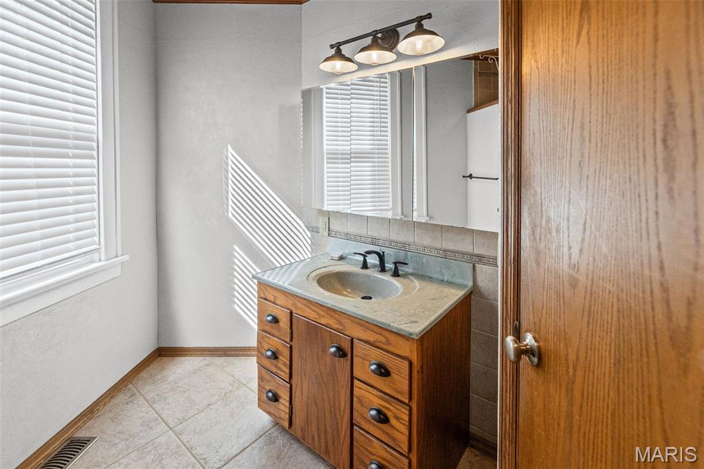 1008 6th Street Highland, IL 62249 - Photo 13 of 28