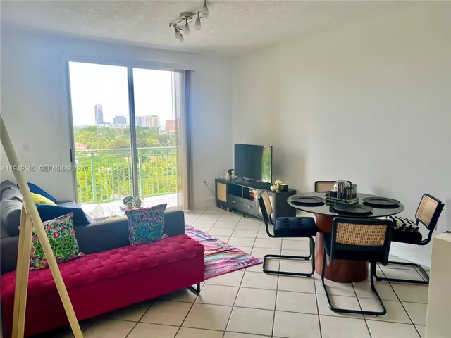 $2,200 | 3500 Coral Way, Unit 803, Miami, FL 33145