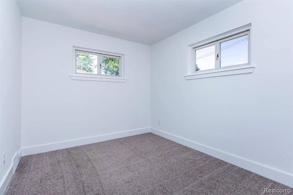 24865 Ridgecroft Avenue Eastpointe, MI 48021 - Photo 16 of 33