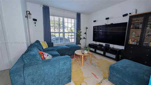 $525,000 | 17038 Southwest 95th Terrace, Miami, FL 33196