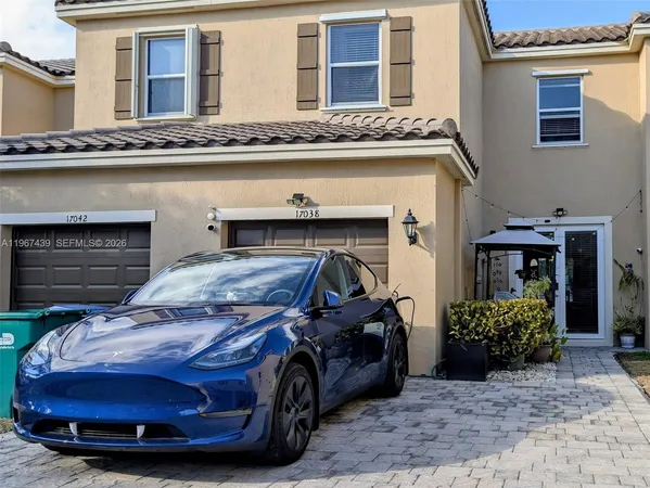 $525,000 | 17038 Southwest 95th Terrace, Miami, FL 33196