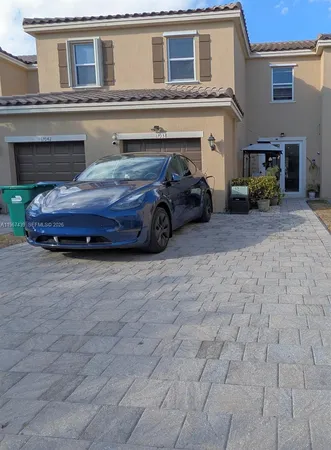 $525,000 | 17038 Southwest 95th Terrace, Miami, FL 33196