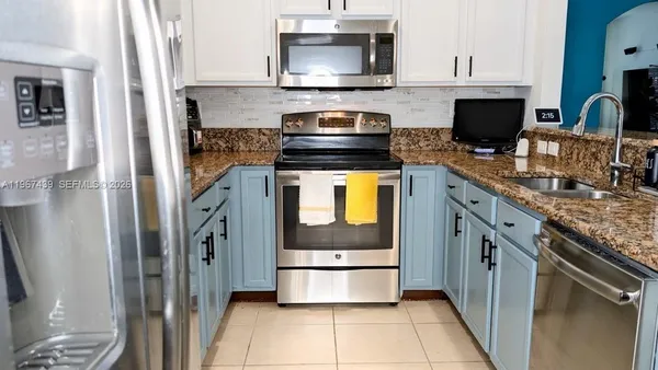 $525,000 | 17038 Southwest 95th Terrace, Miami, FL 33196