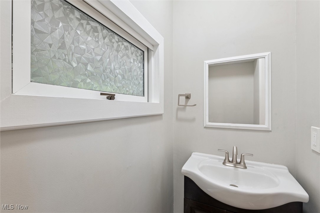 217 Sunset Road Avon Lake, OH 44012 - Photo 12 of 37 Half bathroom downstairs