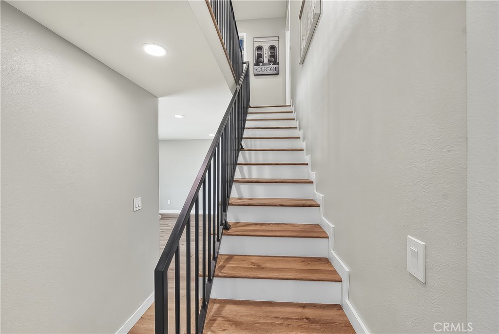 286 West Renwick Road Azusa, CA 91702 - Photo 43 of 75 Staircase.