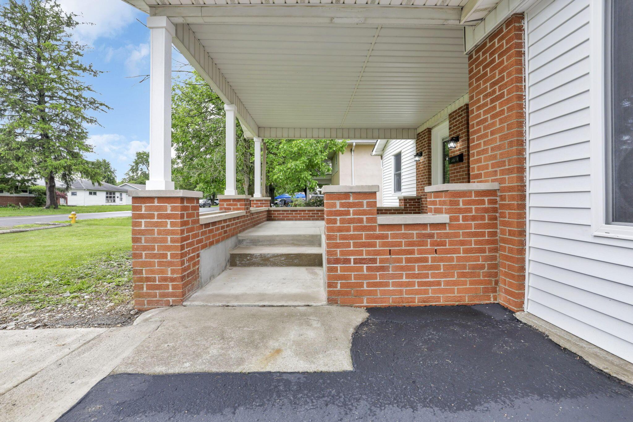 473 Smith Road Columbus, OH 43228 - Photo 12 of 45 9-web-or-mls-IMG_0827