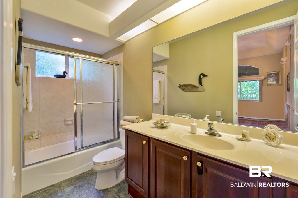 104 Crofton Court Fairhope, AL 36532 - Photo 24 of 40 Bath to Bedroom #4