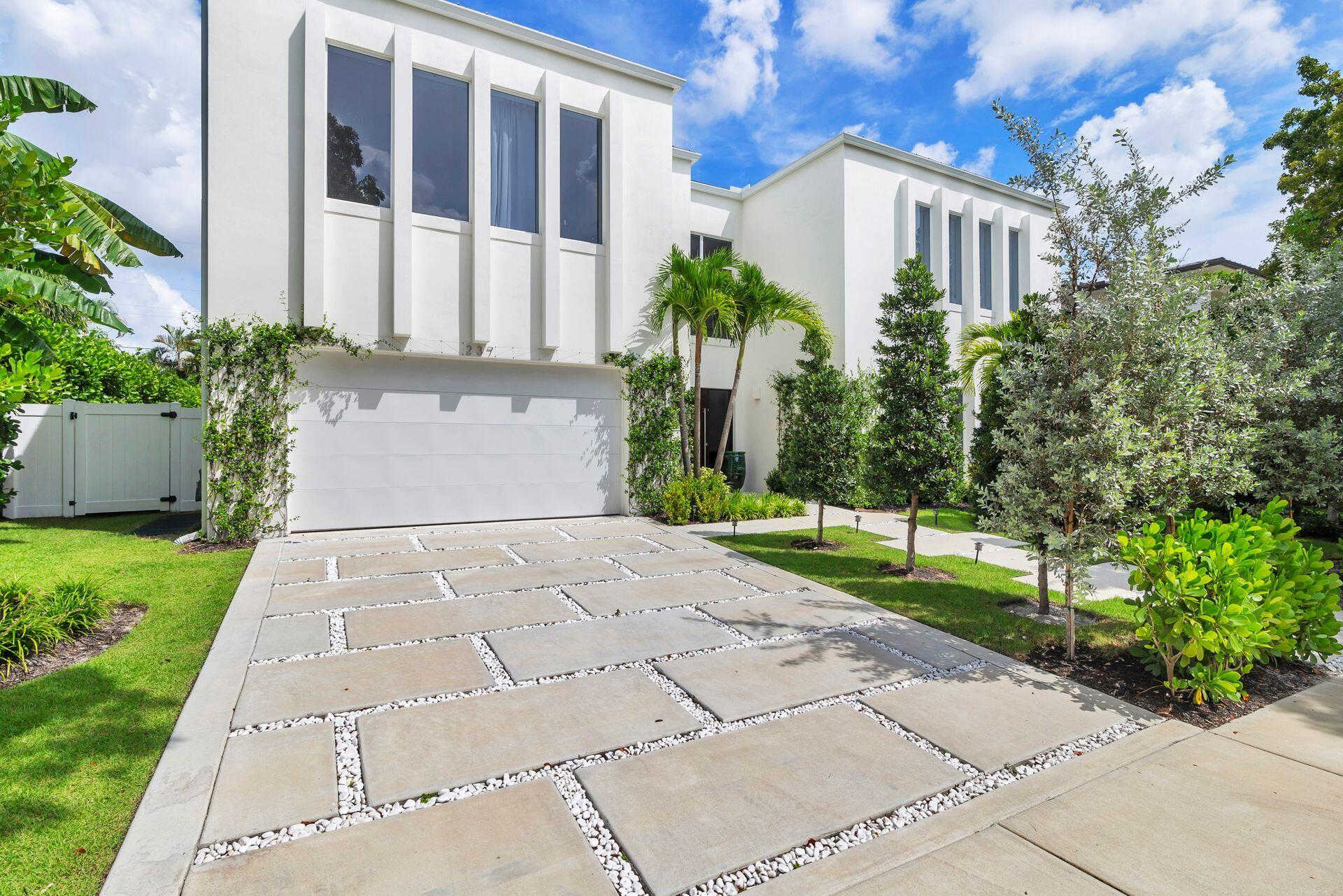 237 De Sota Road West Palm Beach, FL 33405 - Photo 2 of 49 Front Facade