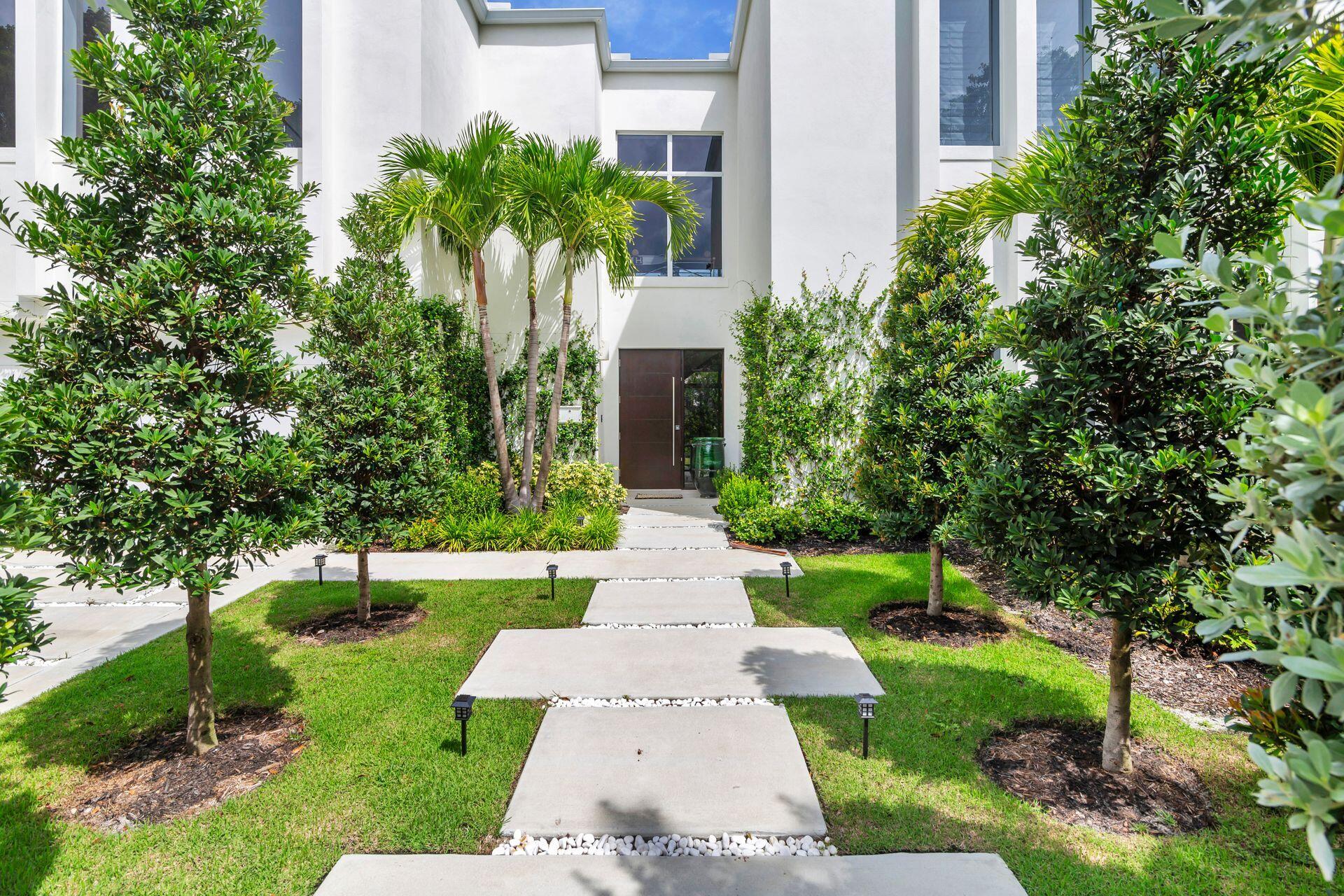 237 De Sota Road West Palm Beach, FL 33405 - Photo 3 of 49 Front Facade