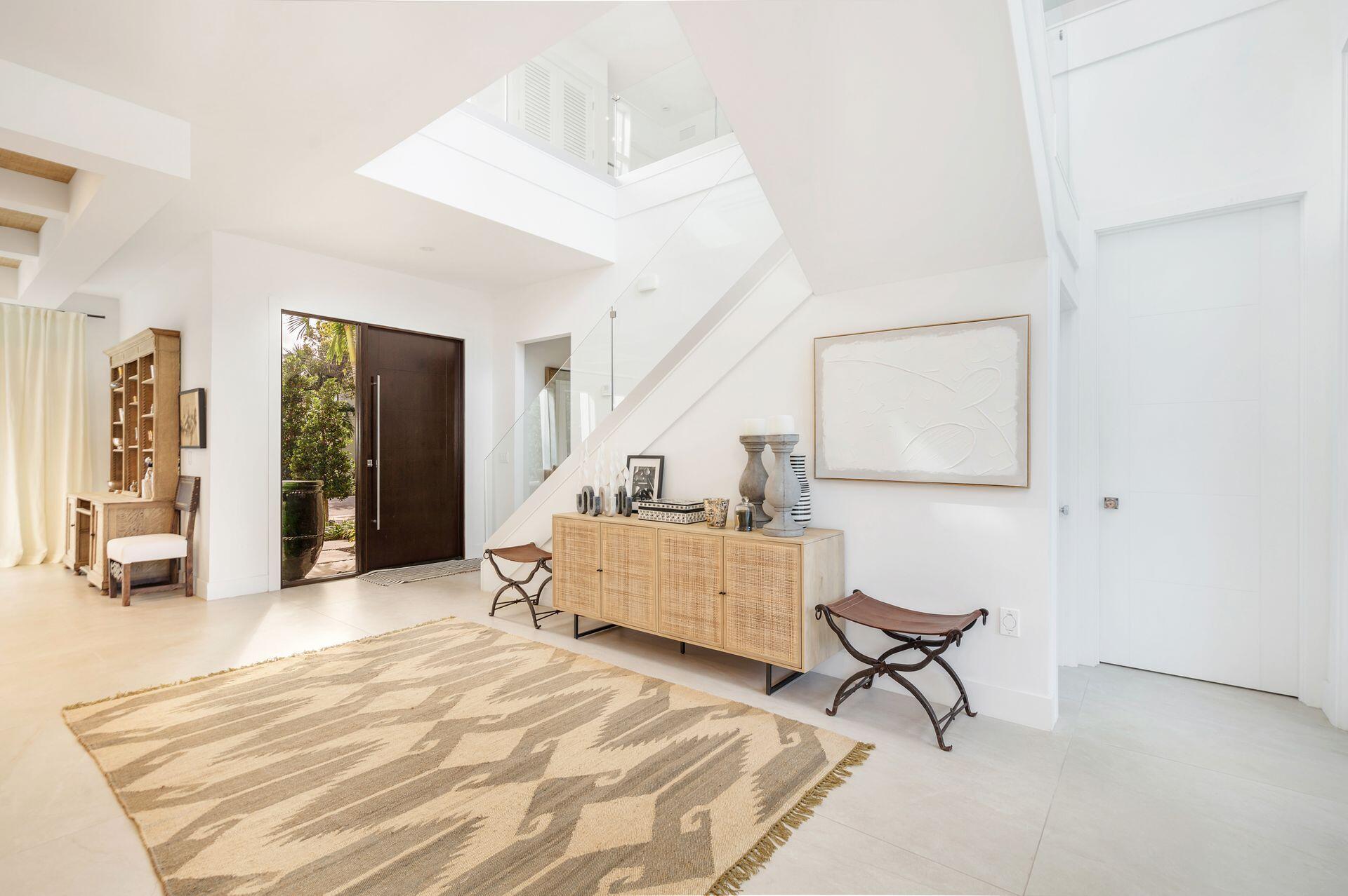 237 De Sota Road West Palm Beach, FL 33405 - Photo 5 of 49 Foyer