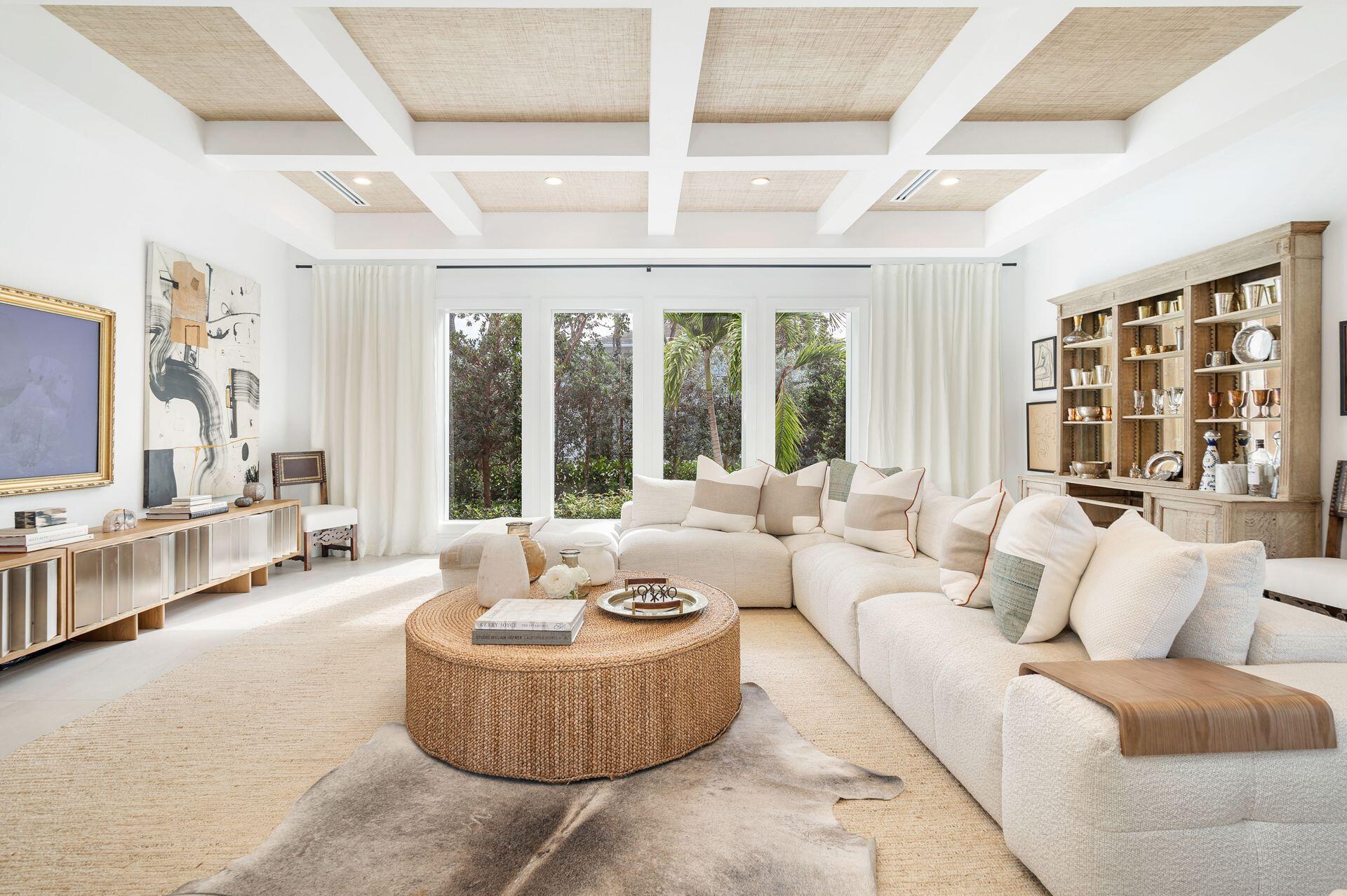 237 De Sota Road West Palm Beach, FL 33405 - Photo 10 of 49 Living Room
