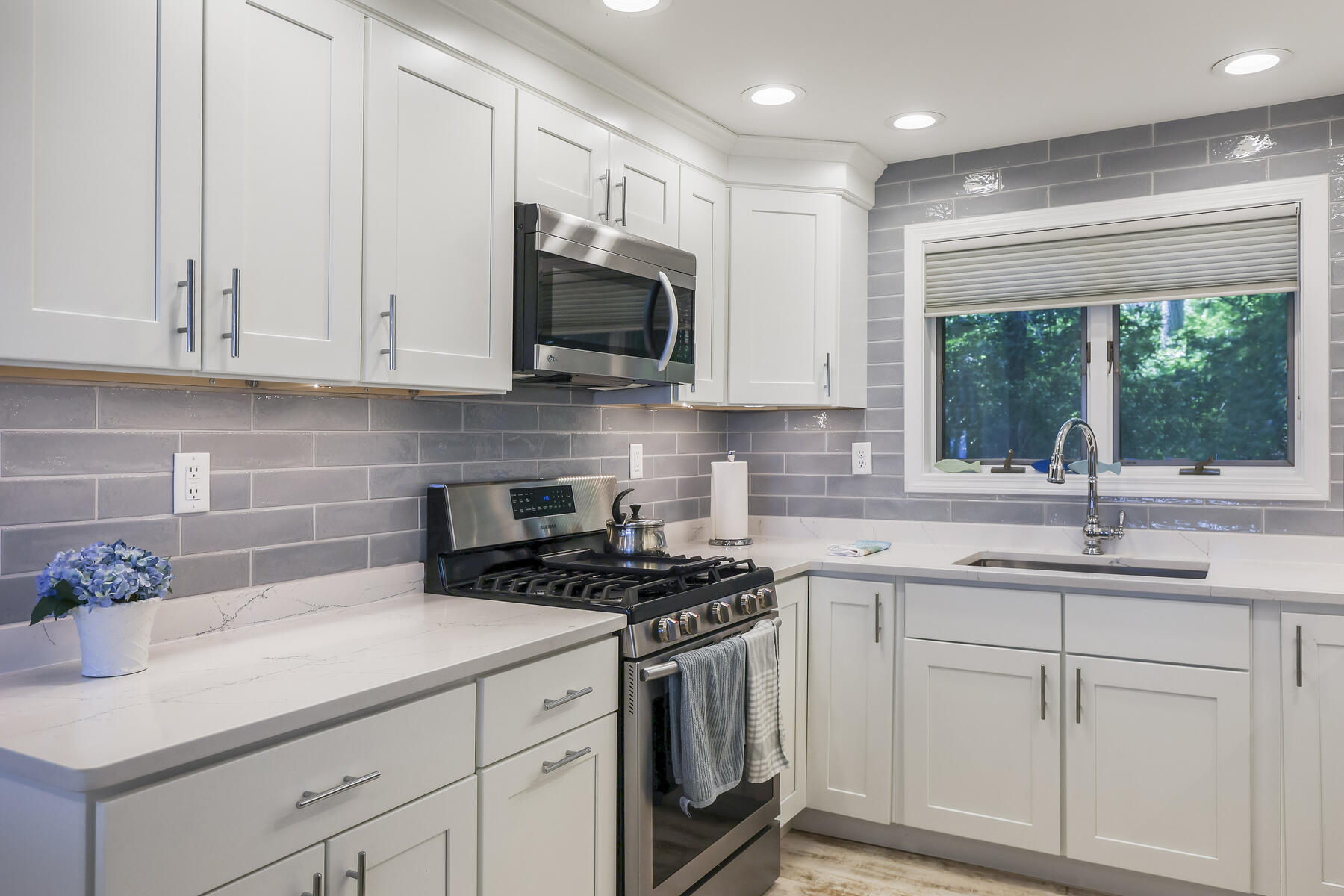 613 South Orleans Road Orleans, MA 02653 - Photo 20 of 40 Gas Stove