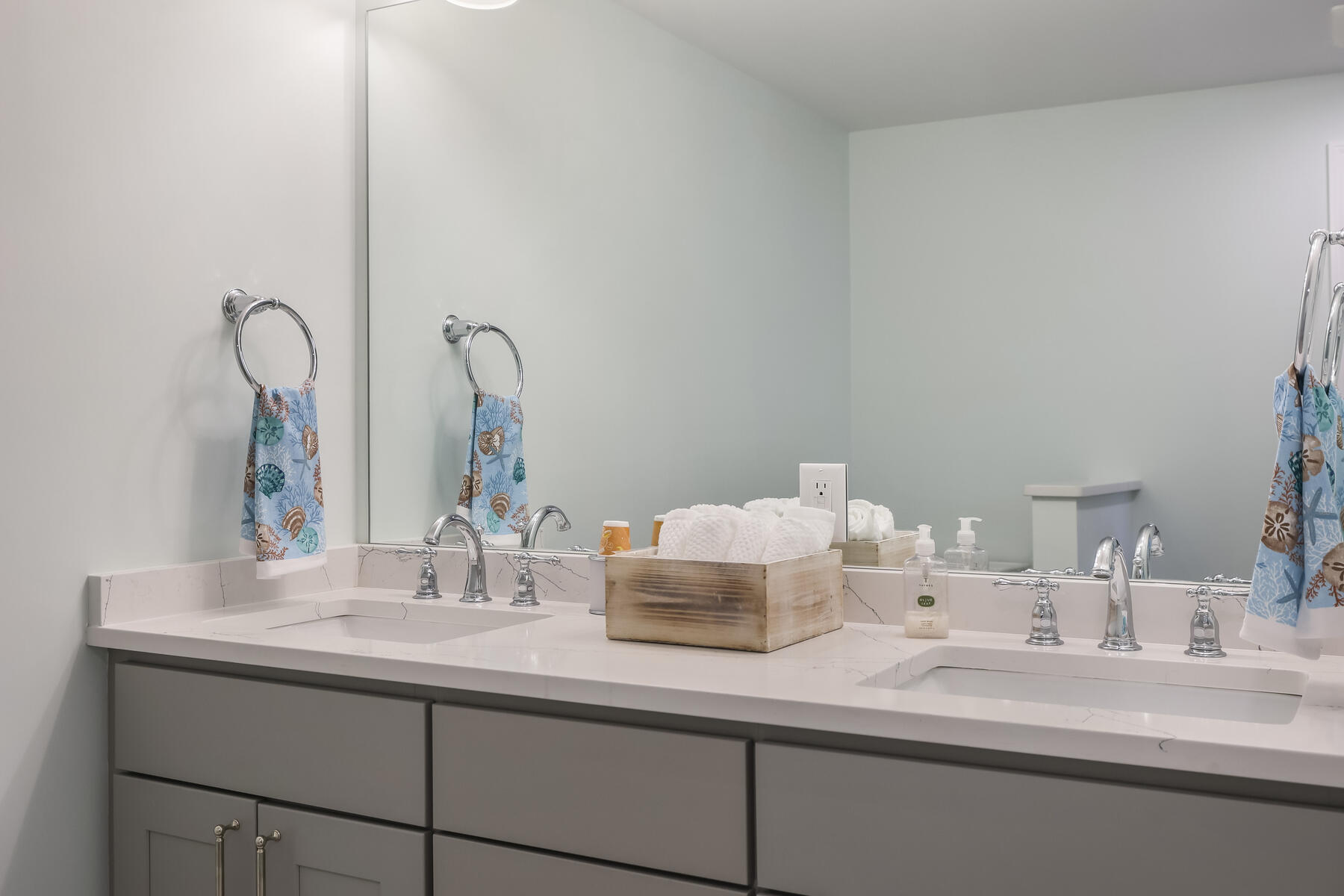 613 South Orleans Road Orleans, MA 02653 - Photo 26 of 40 Double Vanity