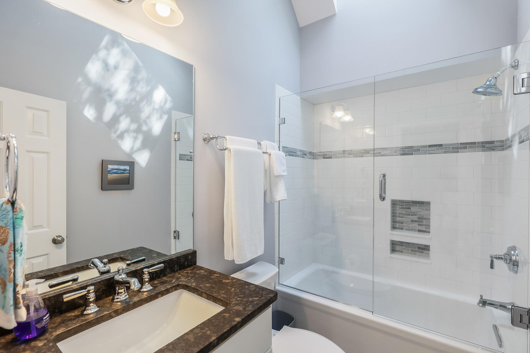 613 South Orleans Road Orleans, MA 02653 - Photo 33 of 40 Shared Full Bath with Skylight