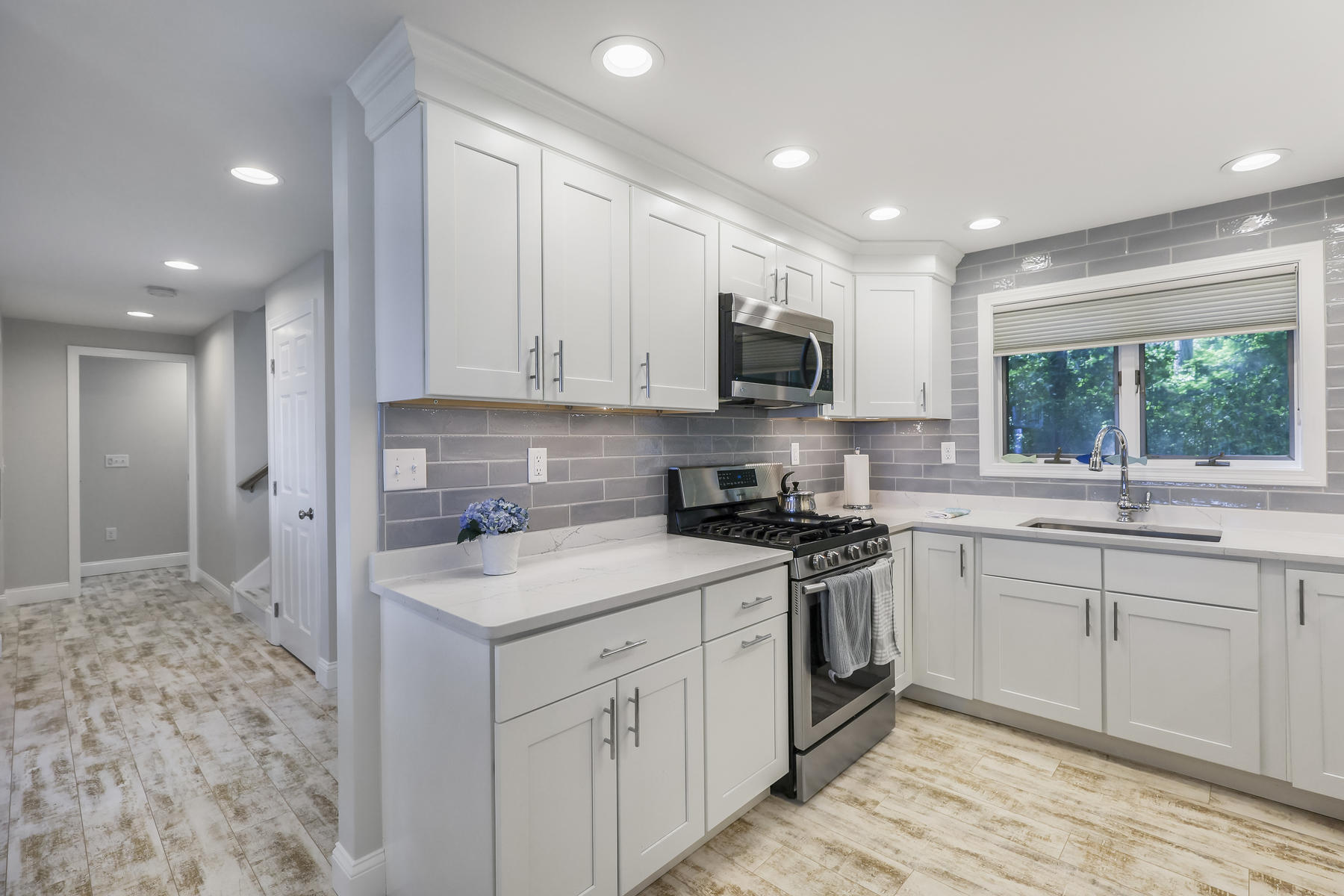 613 South Orleans Road Orleans, MA 02653 - Photo 9 of 40 Renovted High-End Kitchen