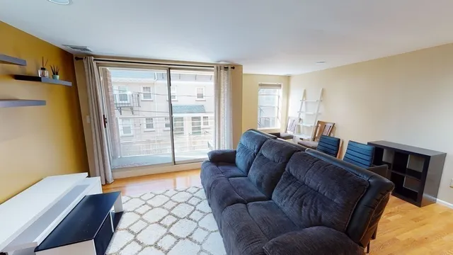 $3,100 | 435 Washington Street, Unit 206, Somerville, MA 02143