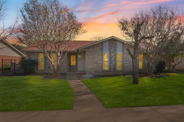 $348,500 | 4 Robins Nest Drive, Hickory Creek, TX 75065