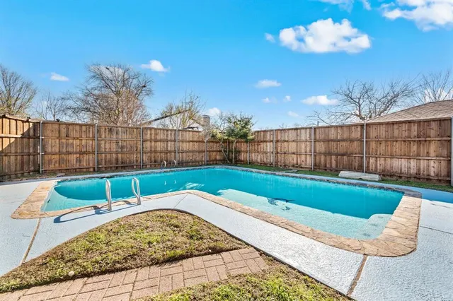 $348,500 | 4 Robins Nest Drive, Hickory Creek, TX 75065