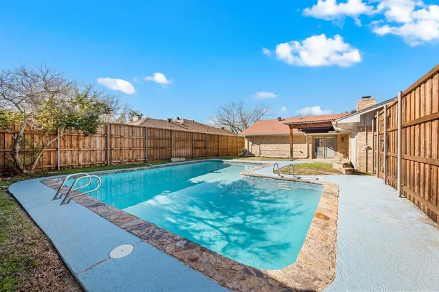 $348,500 | 4 Robins Nest Drive, Hickory Creek, TX 75065