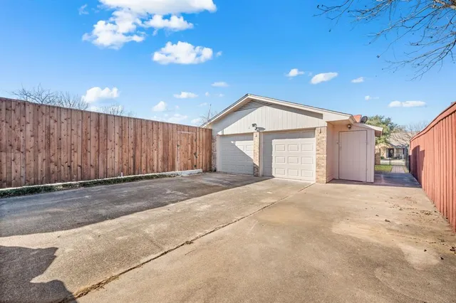 $348,500 | 4 Robins Nest Drive, Hickory Creek, TX 75065