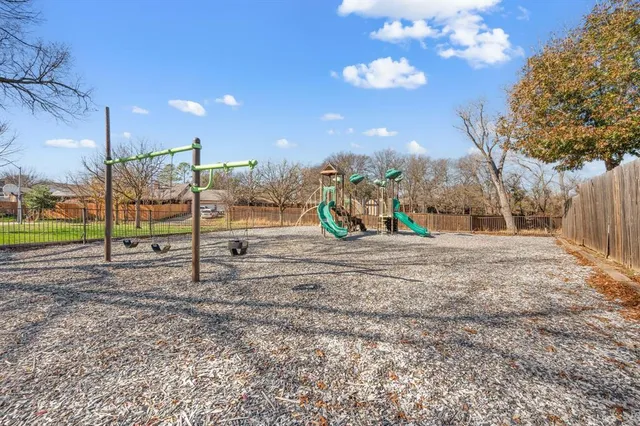 $348,500 | 4 Robins Nest Drive, Hickory Creek, TX 75065