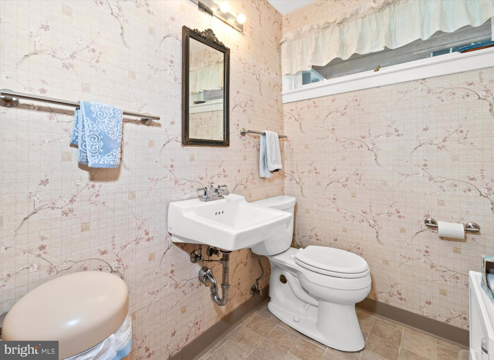 49 Winslow Road Newark, DE 19711 - Photo 8 of 42 Powder Room