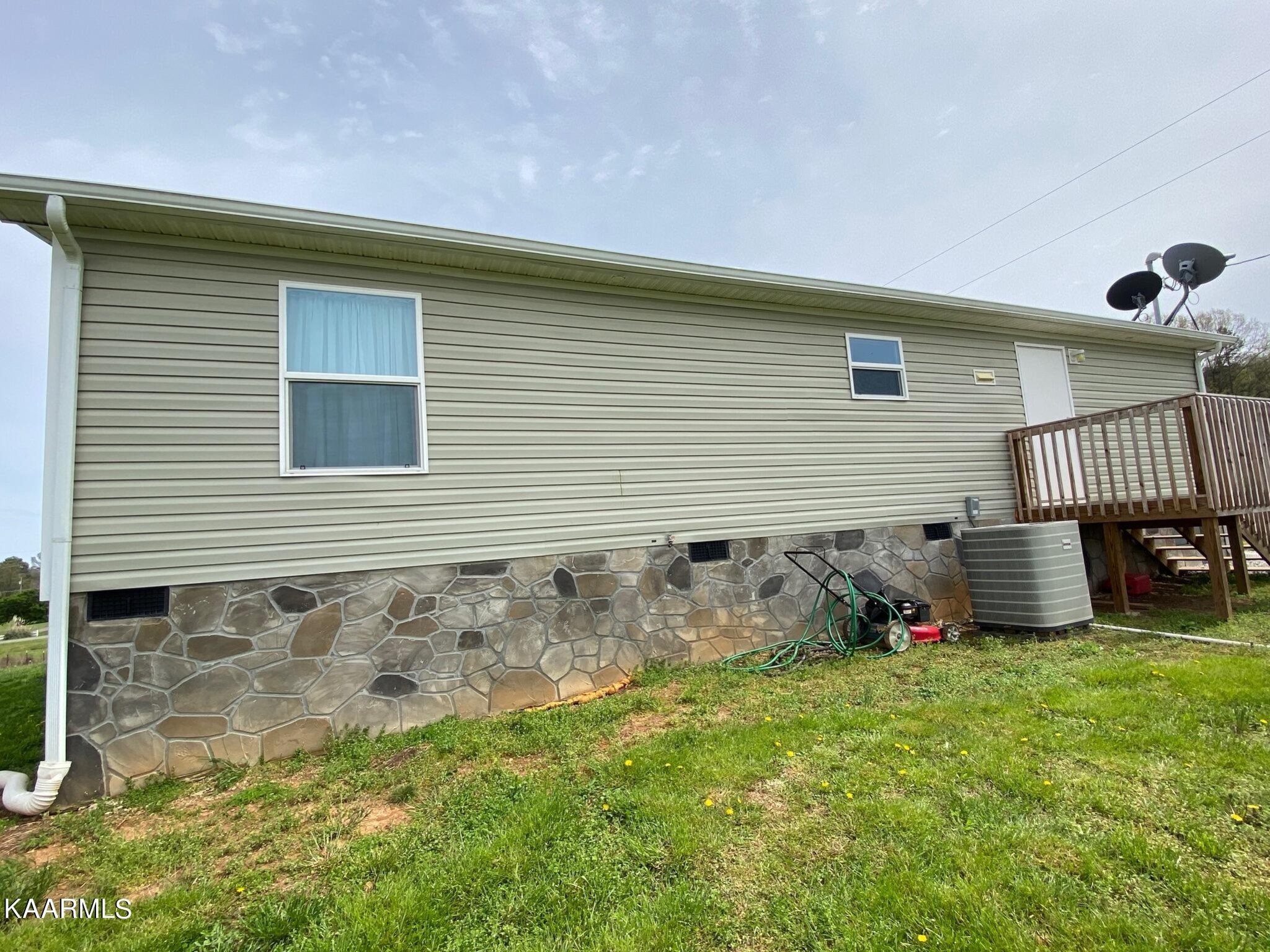 929 Reed Bull Road New Market, TN 37820 - Photo 4 of 11 a front view of a house with garden
