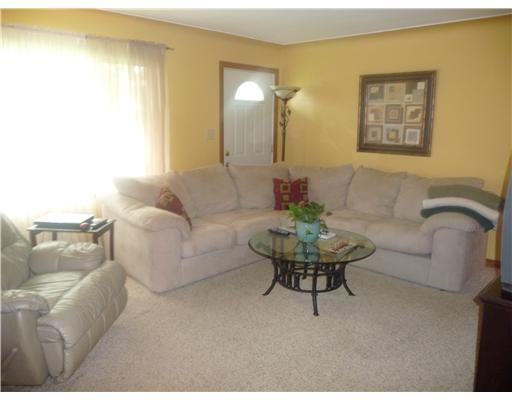 2658 North Neshannock Road Clark, PA 16150 - Photo 2 of 10 Living Room.