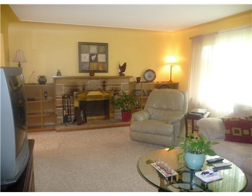2658 North Neshannock Road Clark, PA 16150 - Photo 3 of 10 Living Room.