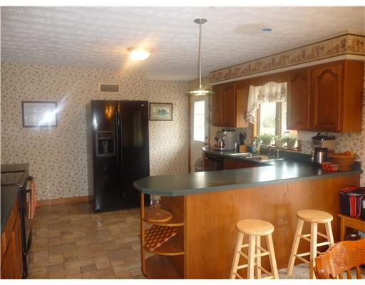 2658 North Neshannock Road Clark, PA 16150 - Photo 4 of 10 Kitchen.