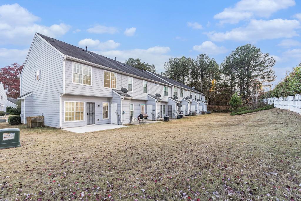 2563 Walden Lake Drive Decatur, GA 30035 - Photo 7 of 27 a front view of house with yard and trees around