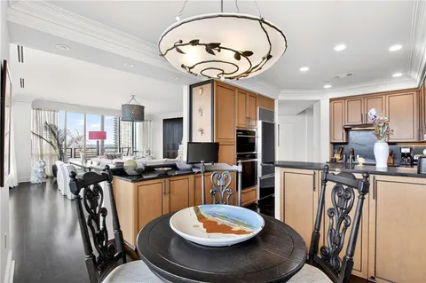 $1,199,000 | 700 Park Regency Place Northeast, Unit 2403, Atlanta, GA 30326