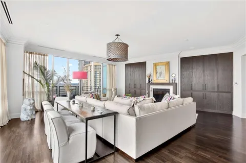 $1,199,000 | 700 Park Regency Place Northeast, Unit 2403, Atlanta, GA 30326