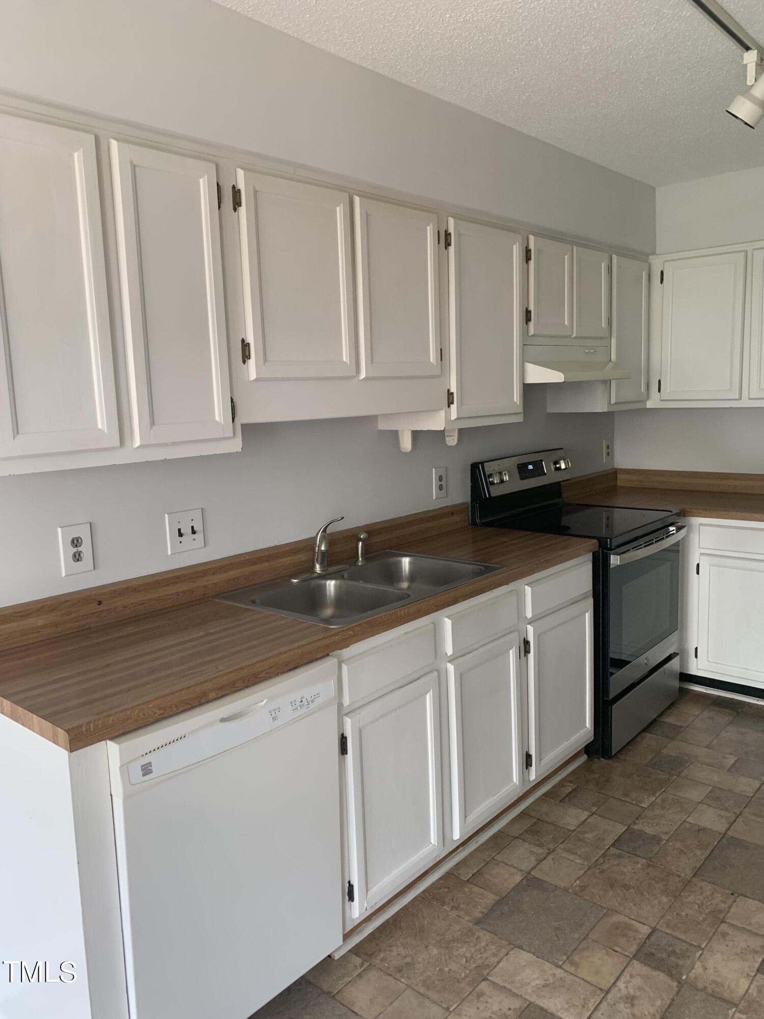 4117 Kaplan Drive Raleigh, NC 27606 - Photo 12 of 21 kitchensinkstove
