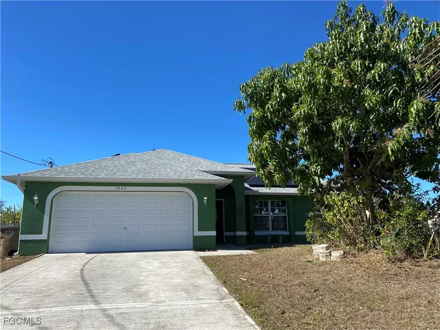$1,700 | 2002 Southwest 15th Place, Cape Coral, FL 33991