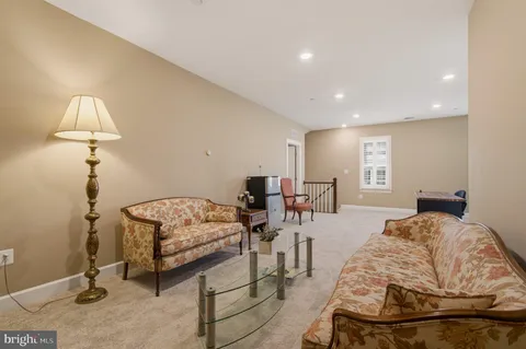 a picture of a room with a floor plan